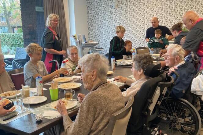 Samen aan tafel in De Molenhoeve!