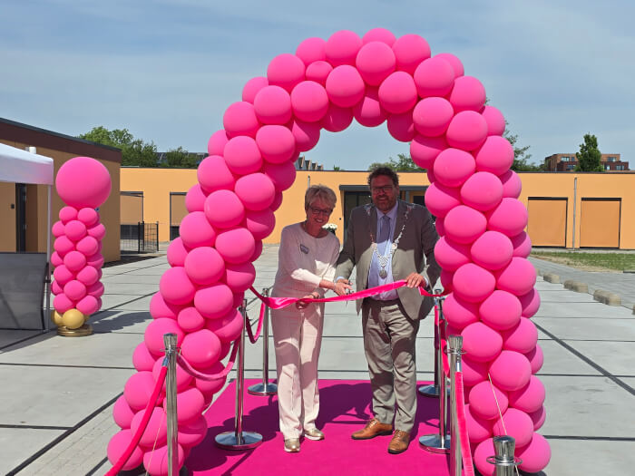 Burgemeester van de gemeente Dijk en Waard opent vernieuwde woonzorglocatie Zuyder Waert